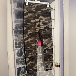 Express Camo Leggings - Olive Green & Black